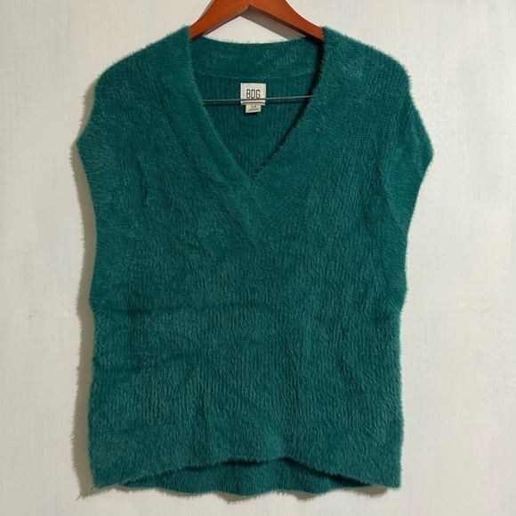 UO BDG Green Aden Sweater Vest - Picture 1 of 9